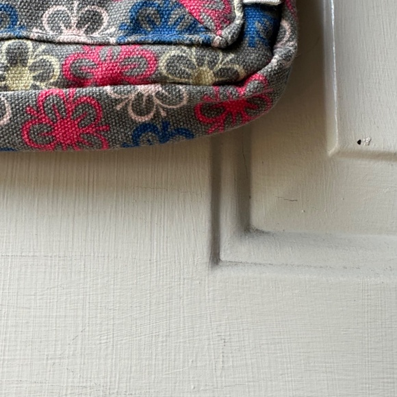 Kavu Canvas Small crossbody. Flower Print. Limited Edition. - Picture 6 of 14